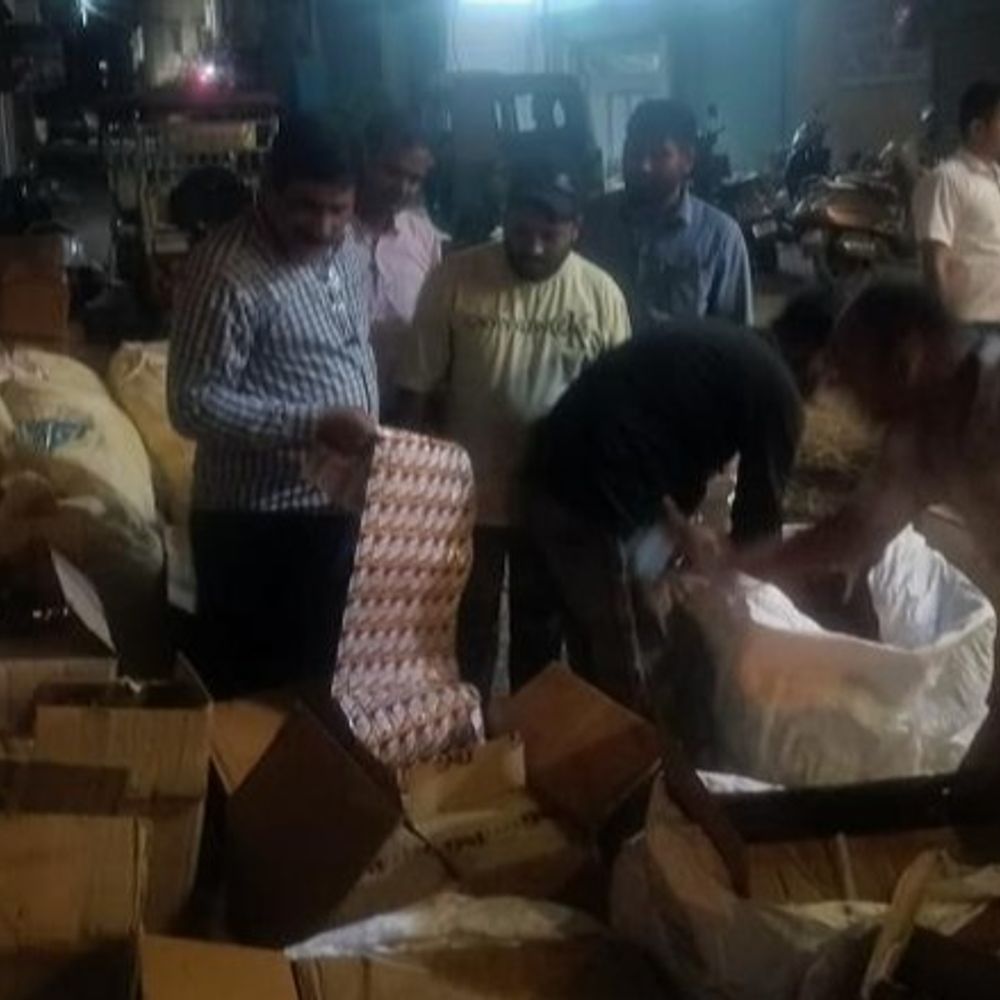
                 PG, गोदरेज, ईनो, विक्स और मसालों की नकली खेप जब्त:क्राइम ब्रांच की कार्रवाई: अहमदाबाद से लाकर भोपाल की दुकानों में बेचा जा रहा था माल 
            