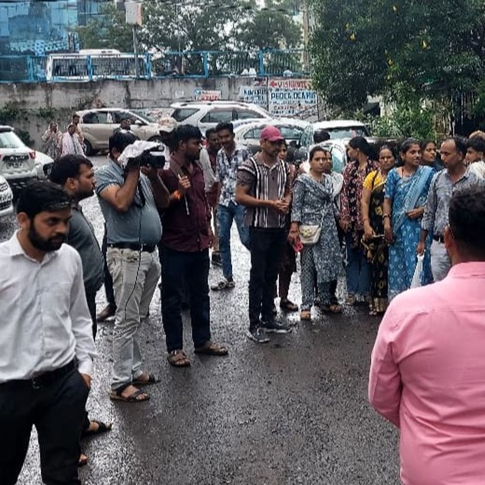 
                 डीएलएड अभ्यर्थियों ने DPI में उठाई नियुक्ति की मांग:प्राथमिक शिक्षक भर्ती-2025 में पात्रता से बाहर किए जाने का आरोप 
            