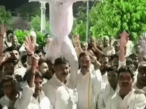 अलवर में कांग्रेस का विरोध प्रदर्शन