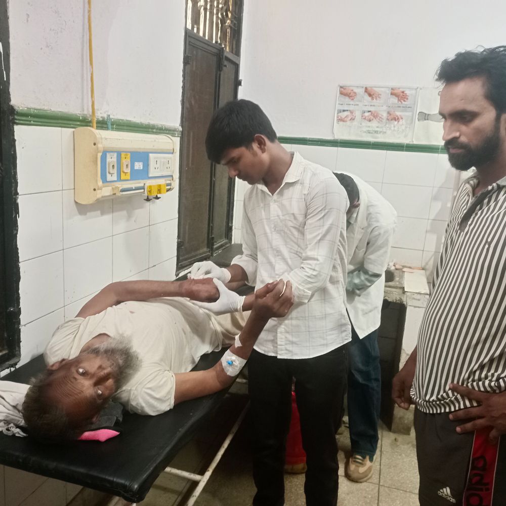 संभल में बुजुर्ग किसान पर गीदड़ का हमला:खेत में पानी लगाते समय किया घायल, अस्पताल में भर्ती