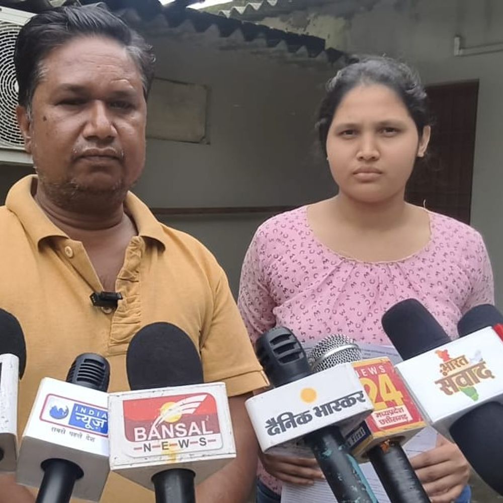 
                 NEET परीक्षा परिणाम में गड़बड़ी का आरोप:शहडोल की छात्रा ने NTA से OMR शीट मांगी; 212 अंकों के अंतर का दावा 
            