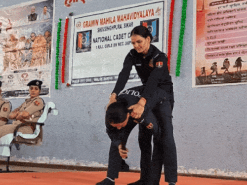 सीकर में 6 हजार स्टूडेंट्स को सिखाया सेल्फ डिफेंस:एसपी बोले- बाउंडेशन से फाइट करना सीखो, सोसायटी भी सपोर्ट करना शुरू कर देगी