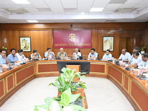 जयपुर में बढ़ते ट्रैफिक के सुधार का बड़ा प्लान:फुटपाथ अतिक्रमण हटेगा, AI से होगी निगरानी, फ्लाईओवर के नीचे बनेंगी पार्किंग