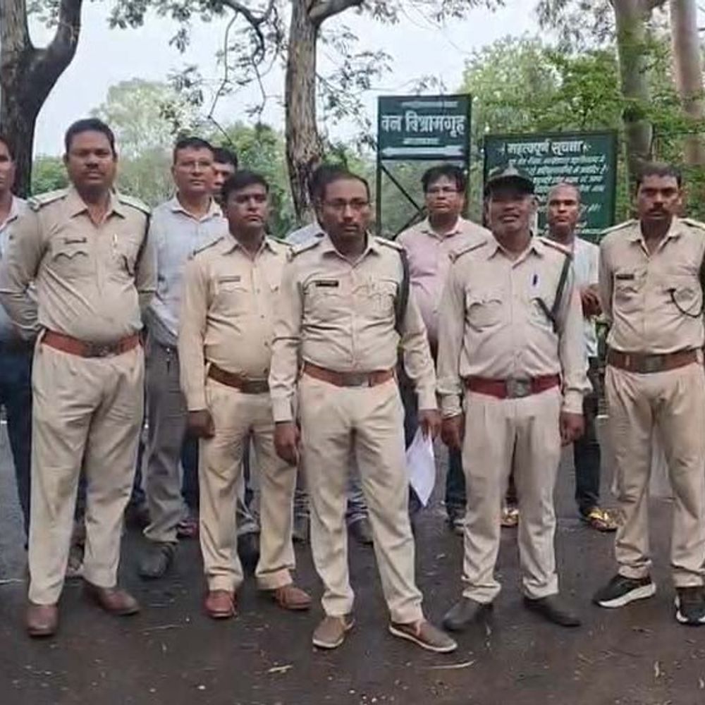 
                 36 रुपए की वसूली पर वनकर्मी पदोन्नति से वंचित:बालाघाट में सीसीएफ को ज्ञापन सौंपकर डीपीसी से पुनर्विचार की मांग की 
            