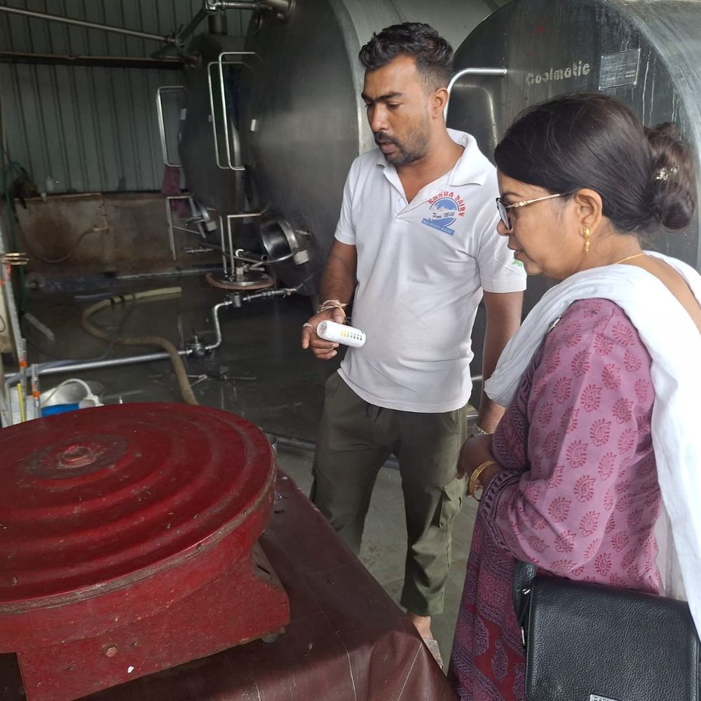 
                 धार में बिना पंजीयन चल रही डेयरी सील:दो दिन के अभियान में 14 खाद्य नमूने लिए गए, जांच के लिए भोपाल लैब भेजे गए 
            