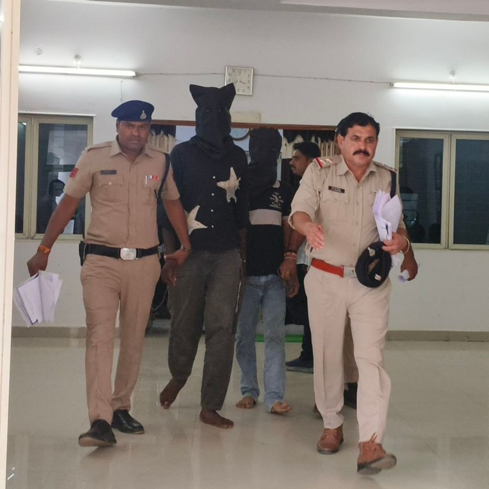 
                 नीमच में 54.6 ग्राम MD ड्रग्स, 5 किलो डोडाचूरा पकड़ा:बघाना के रहने वाले 2 तस्कर गिरफ्तार, पिस्टल भी मिली 
            