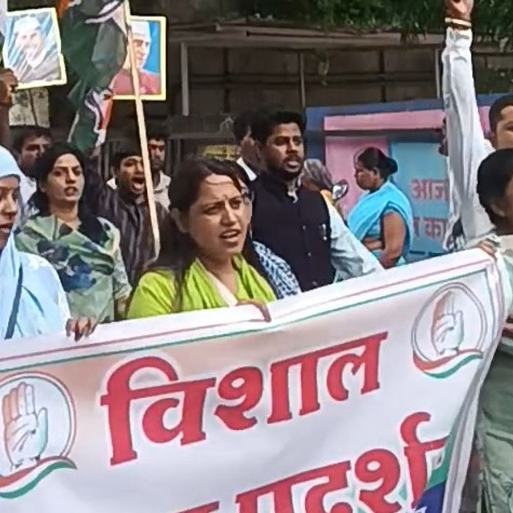 
                 खरगोन में दिल्ली लाठीचार्ज का विरोध:कांग्रेस ने पीएम सरकार की बर्खास्तगी की मांग की 
            