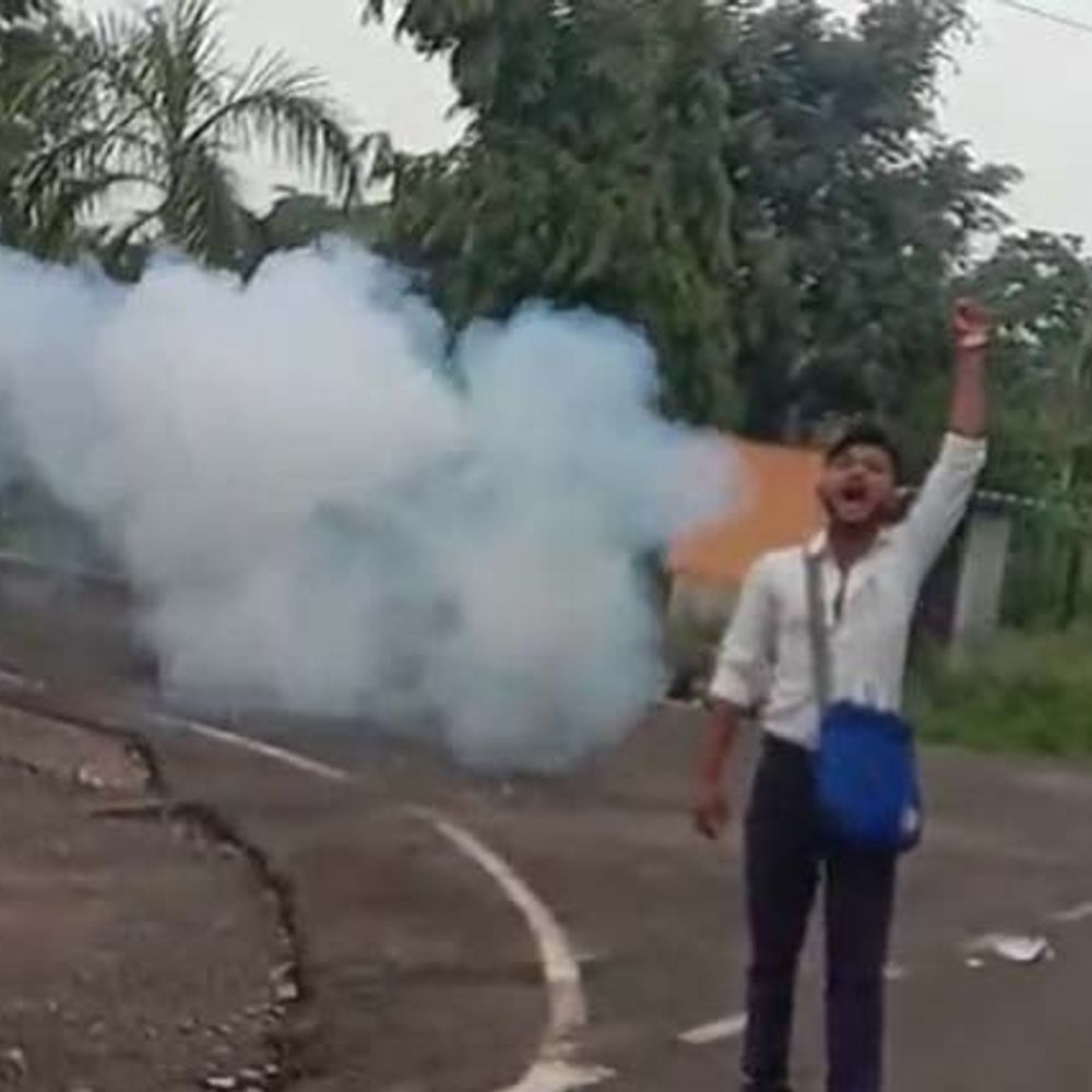 
                 युवक ने सीजेपी के समर्थन में कलेक्ट्रेट में फोड़ा बम:'इंकलाब जिंदाबाद' के नारे लगाए, पुलिस ने पकड़ा तो लिखित में मांगी माफी 
            