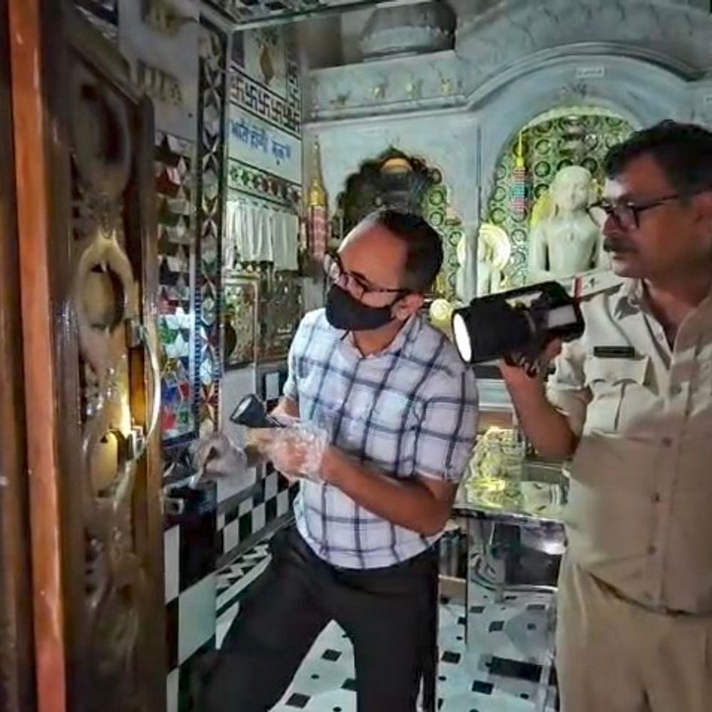 
                 सगौरिया जैन मंदिर से 18 अष्टधातु प्रतिमाएं चोरी:नरसिंहपुर में रात में बदमाशों ने ताला तोड़कर की वारदात 
            