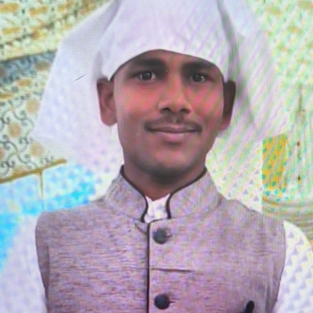 
                 बालाघाट में युवक की संदिग्ध परिस्थितियों में मौत:चार महीने पहले हुआ था विवाह, खेत से लौटने पर बिगड़ी थी तबीयत 
            