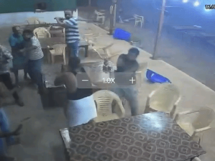 
                 मधुरम ढाबा-फैमिली रेस्टोरेंट में पुरानी रंजिश को लेकर हमला:CCTV में कैद हुई लाठी-डंडों से मारपीट,8 आरोपियों पर केस दर्ज,अफरा-तफरी के बीच लोग जान बचाकर भागे 
            
