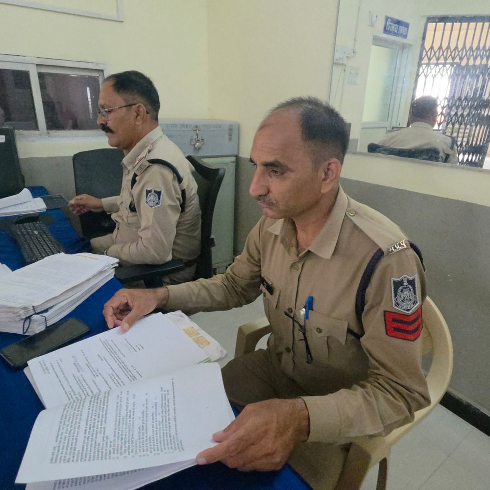 
                 शाजापुर में हेड कॉन्स्टेबल के प्रमोशन में विवाद:एक दिन देरी से आदेश जारी, DIG से वरिष्ठता सुधारने की मांग 
            