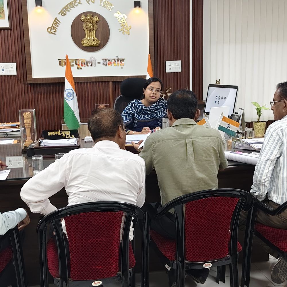 कोटपूतली कलेक्टर ने पंचगौरव योजना की समीक्षा की:किसानों को गाजर की उत्पादकता बढ़ाने के लिए दी जाएगी ट्रेनिंग; खेल, नवाचार प्रस्तावों पर हुई चर्चा