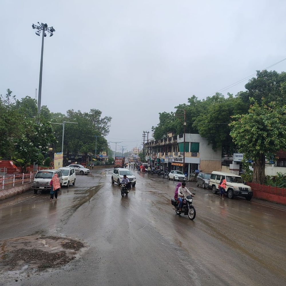 
                 बड़वानी में रिमझिम बारिश, किसानों को मिली राहत:जिले में 8 इंच कम वर्षा, सेंधवा में सर्वाधिक 13.82 इंच 
            