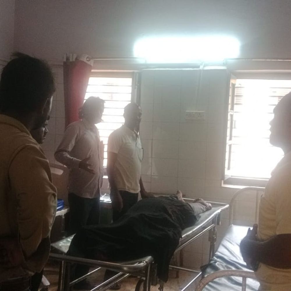 
                 बोलेरो की टक्कर से बाइक सवार की मौत:सिर और दाहिने पैर में गंभीर चोट से अस्पताल में तोड़ा दम 
            