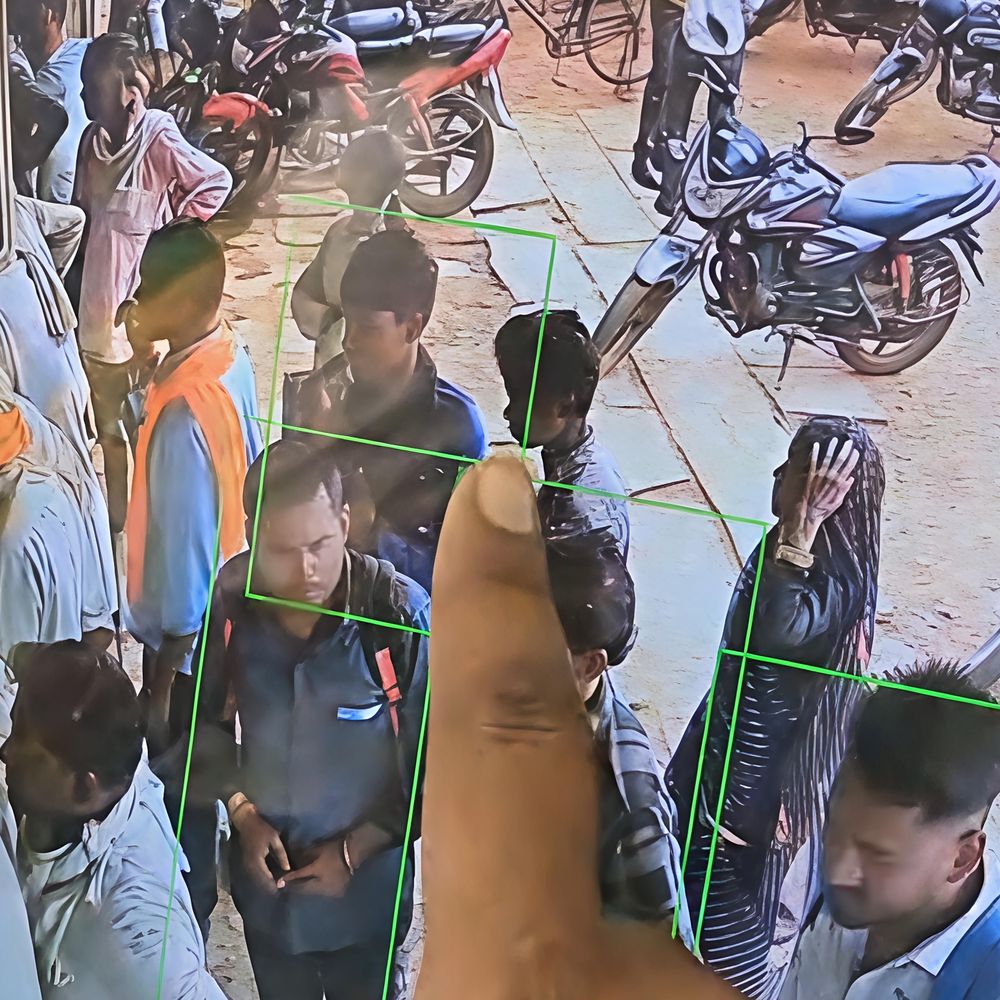 
                 किसान की जेब से दिनदहाड़े 9 हजार रुपए पार:कीटनाशक दुकान में वारदात CCTV में कैद, संदिग्ध नाबालिग जैसा दिखा 
            