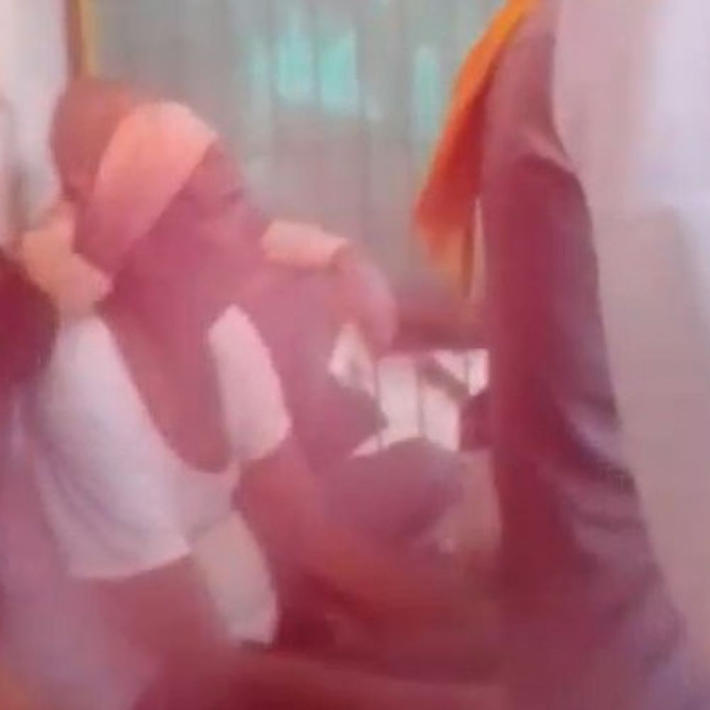 
                 पति की तेरहवीं में महिला से मारपीट:ससुराल में प्रवेश रोका, गाली-गलौज और जान से मारने की धमकी; मऊगंज में केस दर्ज 
            