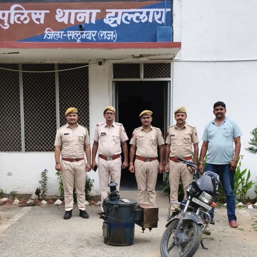 झल्लारा पुलिस ने ट्रांसफॉर्मर चोरी गिरोह का भंडाफोड़ किया:8 वारदातों का किया खुलासा, दो आरोपी गिरफ्तार; सामान बरामद