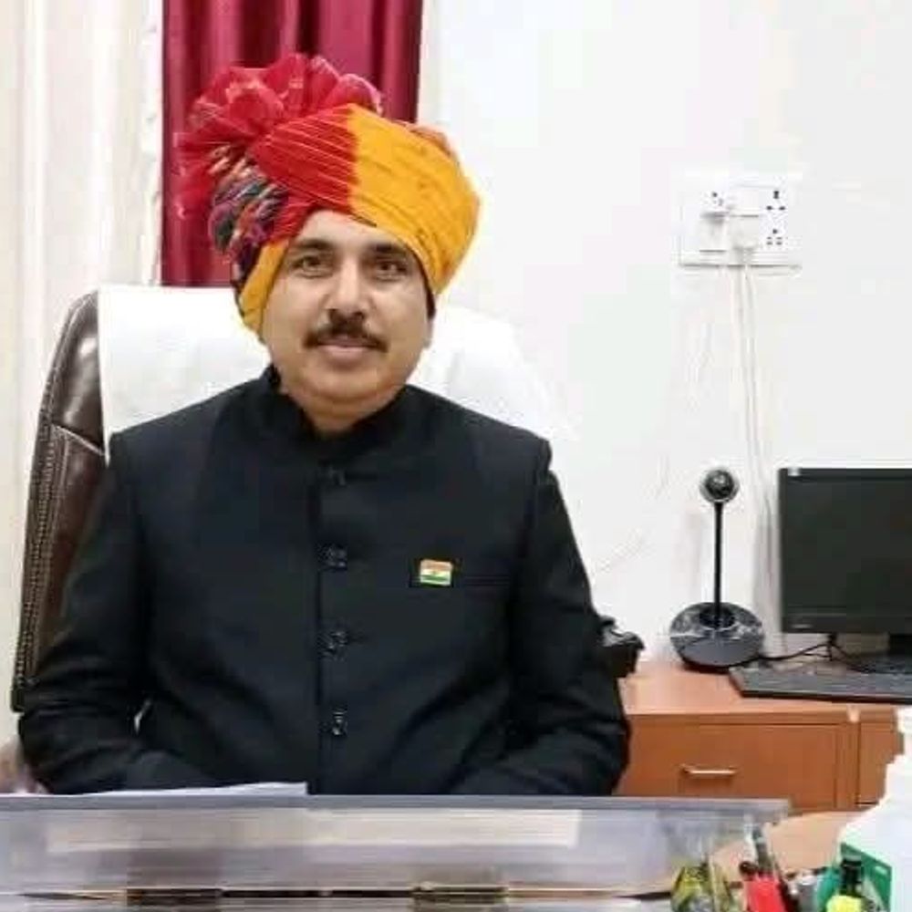 
                 छतरपुर कलेक्टर छुट्टी पर, अपर कलेक्टर विनय द्विवेदी को प्रभार:जिला पंचायत सीईओ का भी अतिरिक्त कार्यभार, कमिश्नर ने जारी किए आदेश 
            