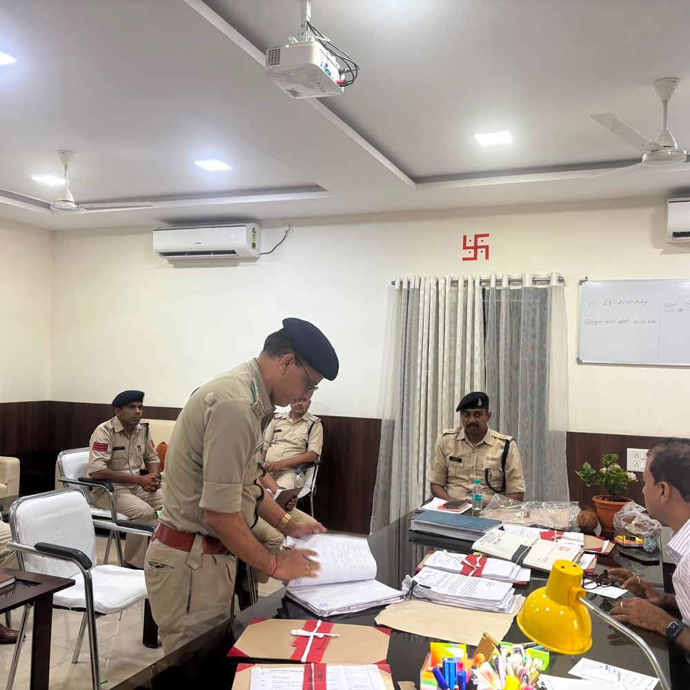 
                 निवेश के नाम पर ठगी में दो महीने बाद FIR:शहडोल पुलिस ने SIT गठित की; खातों में बिना अनुमति ट्रेडिंग का आरोप 
            
