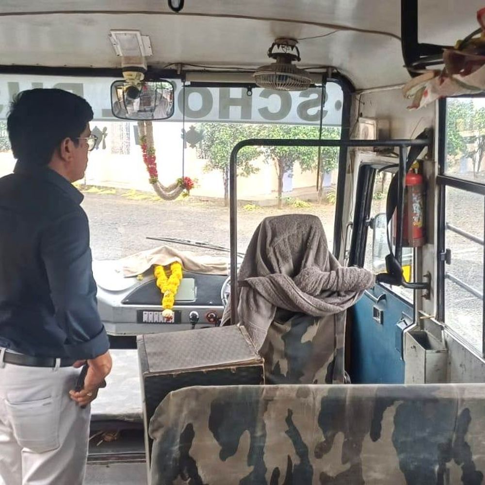 
                 37 वाहनों से 10 हजार रुपए का जुर्माना वसूला:बुरहानपुर में एक बस जब्त; अनफिट और नियम विरूद्ध गाड़ियों पर होगी कार्रवाई 
            