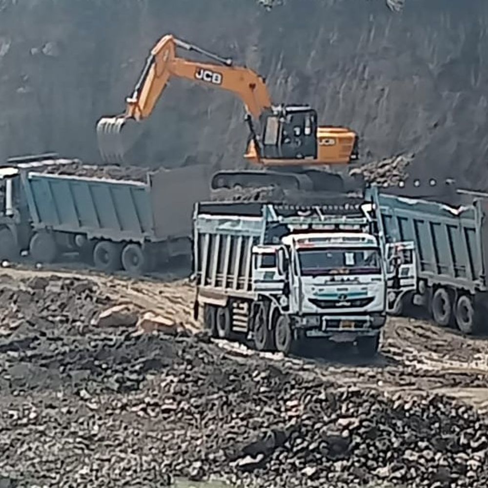 
                 सीहोर के पनारी में अवैध खनन का आरोप:ग्रामीण बोले- कार्रवाई नहीं हुई तो करेंगे चक्काजाम, आरोपियों को मिल रहा राजनीतिक संरक्षण 
            