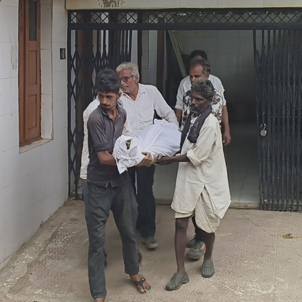 
                 किसान को सीने में तेज दर्द उठा और घबराहट:मोरवन से नीमच ले जाते वक्त मौत, खेत में दवा छिड़काव करते समय बिगड़ी तबीयत 
            