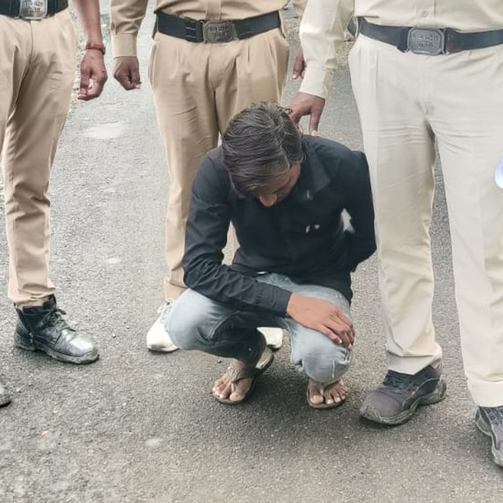 
                 नाबालिग से दुष्कर्म का आरोपी गुजरात से गिरफ्तार:शाजापुर पुलिस ने रखा था पांच हजार रुपए का इनाम, कोर्ट में पेश कर जेल भेजा 
            