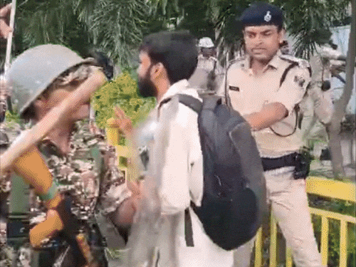 बिहार में हिंसक आंदोलन की इनसाइड स्टोरी:दिल्ली से आया मैसेज, रात में बनी रणनीति; 500 की भीड़ CM हाउस पहुंचते-पहुंचते 10 हजार कैसे हुई?