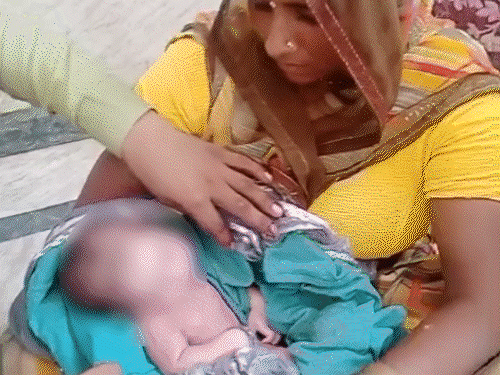 जनाना अस्पताल में बच्चे की मौत पर परिजनों का हंगामा:एक मशीन से धड़कन आई दूसरी से नहीं, नर्सिंगकर्मियों पर लापरवाही का आरोप; कमेटी गठित