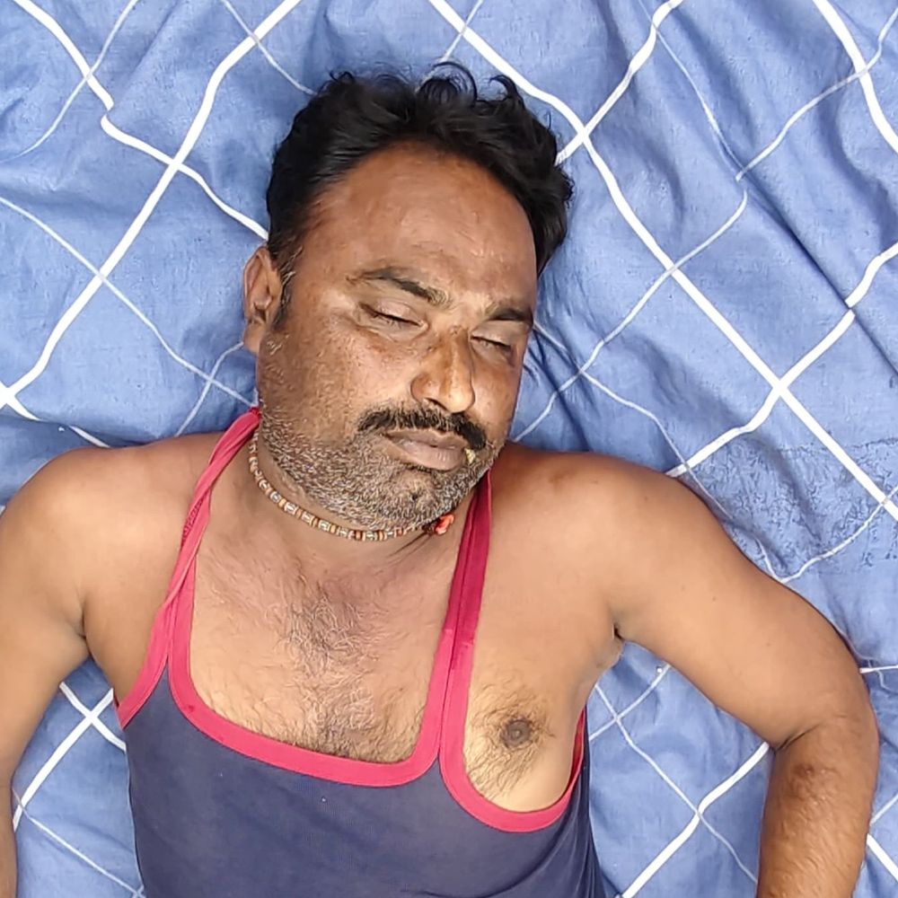 
                 बिस्तर पर सोते समय सांप ने डसा:सीधी के सेल्समैन देवेंद्रनाथ यादव की इलाज के दौरान मौत 
            