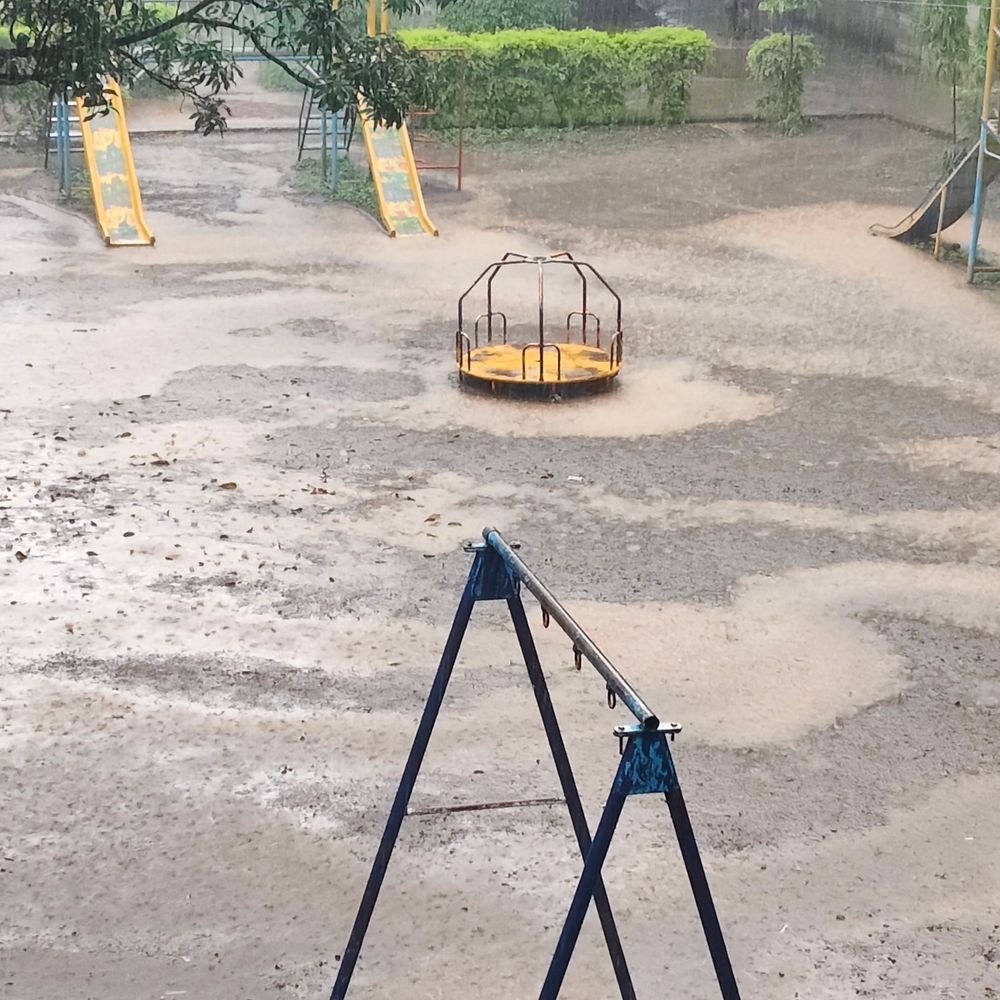 
                 14 दिन बाद बरसे बादल, किसानों के चेहरे खिले:धार में झमाझम बारिश से खेतों में लौटी नमी, सोयाबीन को मिली संजीवनी; उमस से भी राहत 
            