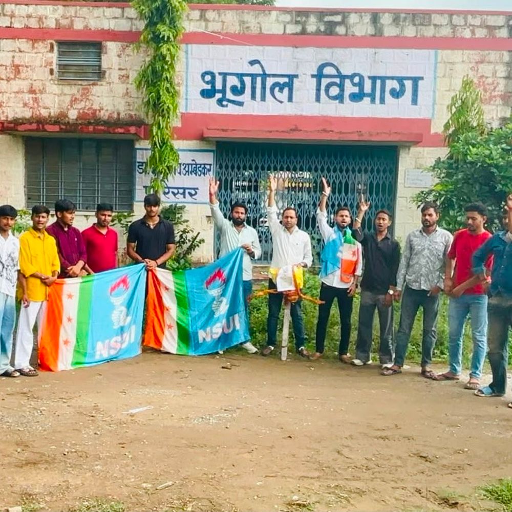 धौलपुर में एनएसयूआई का फूटा आक्रोश:पीएम का जताया पुतला, दिल्ली के जंतर-मंतर पर छात्रों पर हुए लाठीचार्ज का विरोध