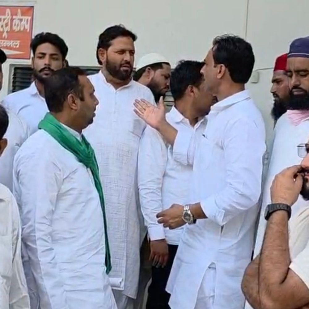 AIMIM का संभल में प्रदर्शन:जौहर यूनिवर्सिटी में बदले की भावना से कार्रवाई का आरोप, राष्ट्रपति से रद्द करने की मांग