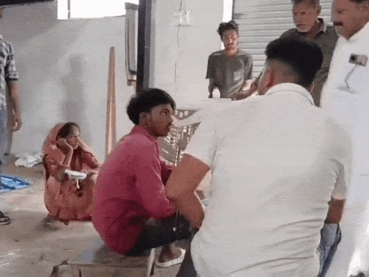 कांग्रेस अल्पसंख्यक मोर्चा प्रदेश मंत्री ने दलित युवक को पीटा:सुसनेर में चोरी के शक में लात-थप्पड़ और मुक्कों से मारपीट की; 3 पर FIR