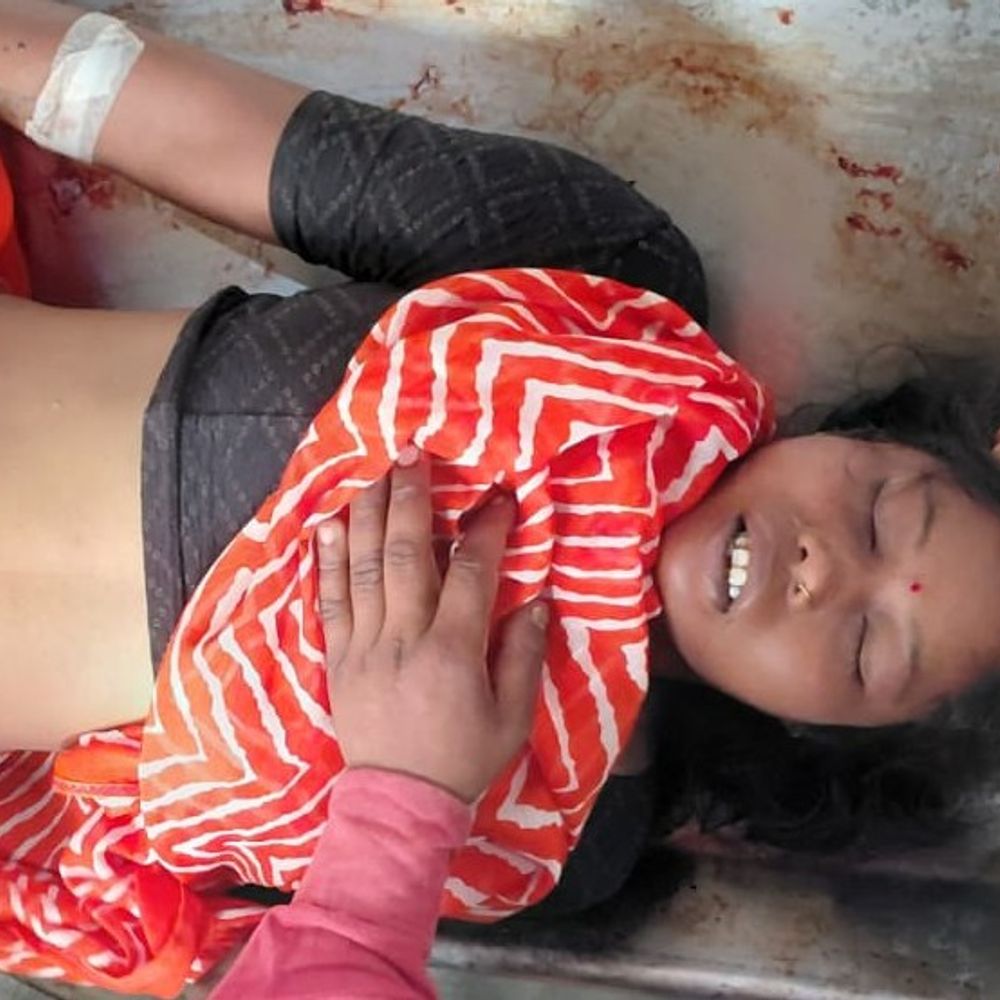 
                 महिला ने सल्फॉस खाया, इलाज के दौरान मौत:पति बाहर गया था, गेहूं में गोली रखने के दौरान जहर खाया 
            