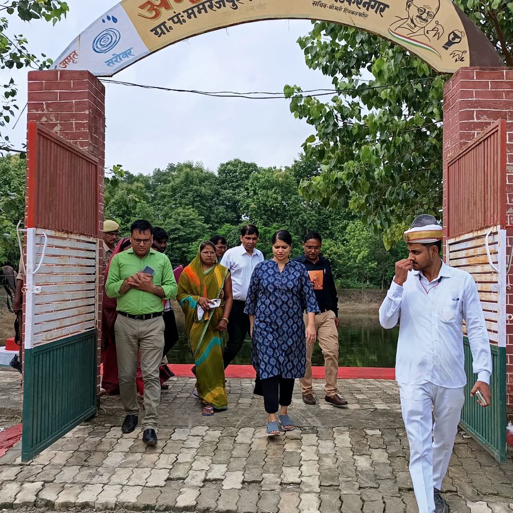 अम्बेडकरनगर डीएम ने परखी गांवों की विकास की तस्वीर:ममरेजपुर और पकड़ी भोजपुर में सौंदर्यीकरण, जल संरक्षण के निर्देश