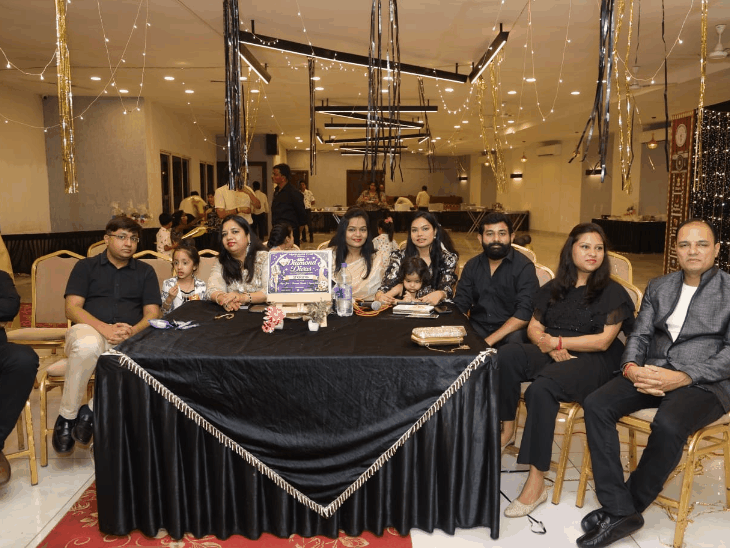 
                 अभ्युदय क्लब की बॉलीवुड म्यूजिकल कपल नाइट आयोजित:कपल्स ने संगीत, डांस और मनोरंजक प्रतियोगिताओं में लिया हिस्सा,नई कार्यकारिणी का भी सम्मान हुआ 
            