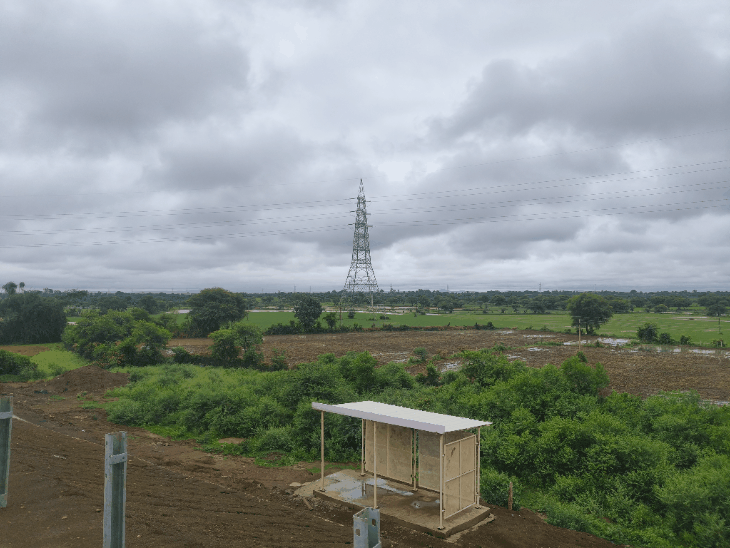 
                 विदिशा में लगातार बारिश से खेतों में भरा पानी:स्टॉप डैम से बहने लगी बेतवा; पिछले साल की तुलना में अब भी 135.7 मिमी कम वर्षा 
            