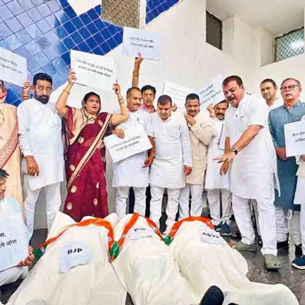 
                 मप्र विधानसभा का मानसून सत्र:दिल्ली के प्रदर्शन पर मध्य प्रदेश में सियासत गर्म... 
            