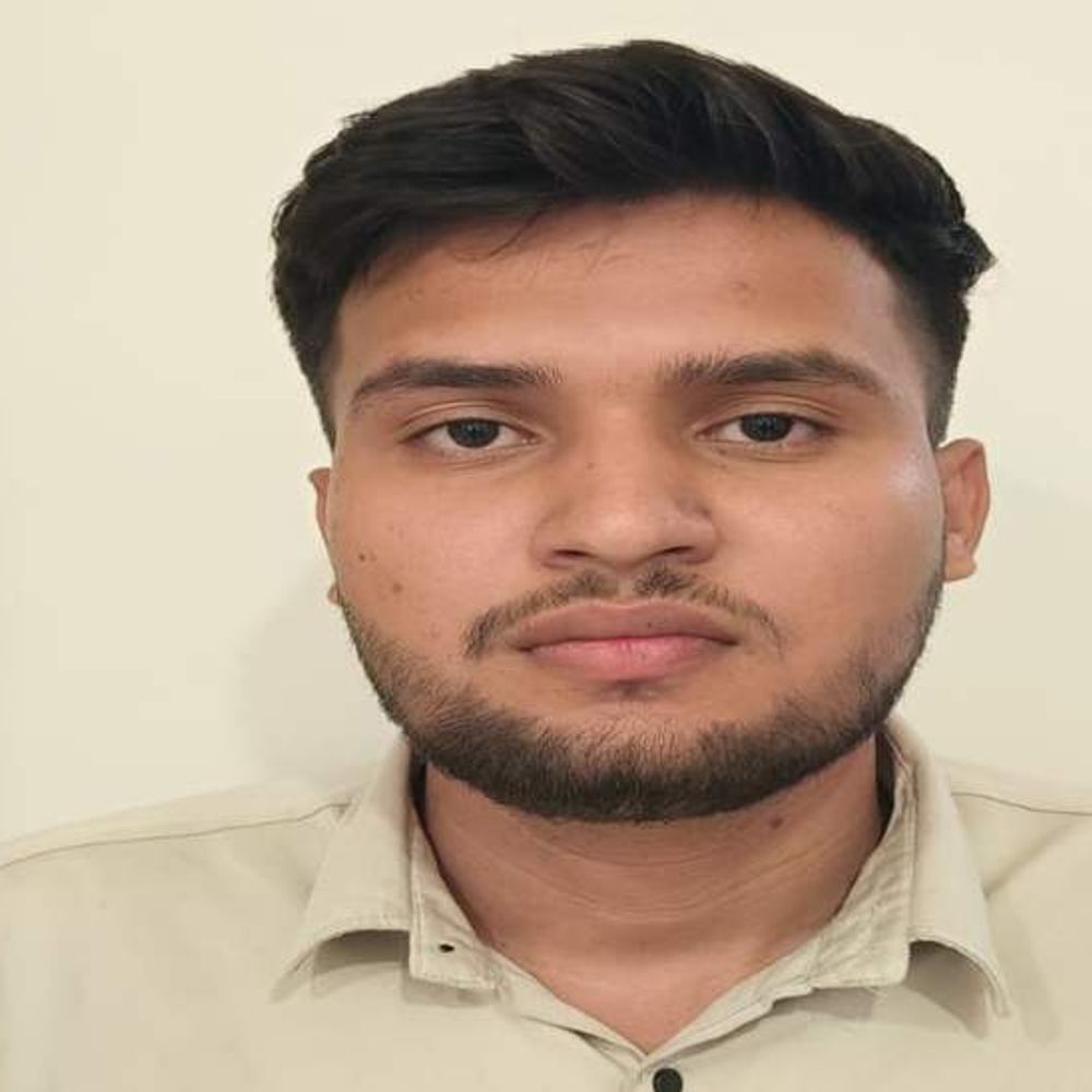 
                 इंदौर में शादी का झांसा देकर युवती से दुष्कर्म:फोटो और वीडियो वायरल करने की धमकी देकर करता रहा शोषण, आरोपी गिरफ्तार 
            