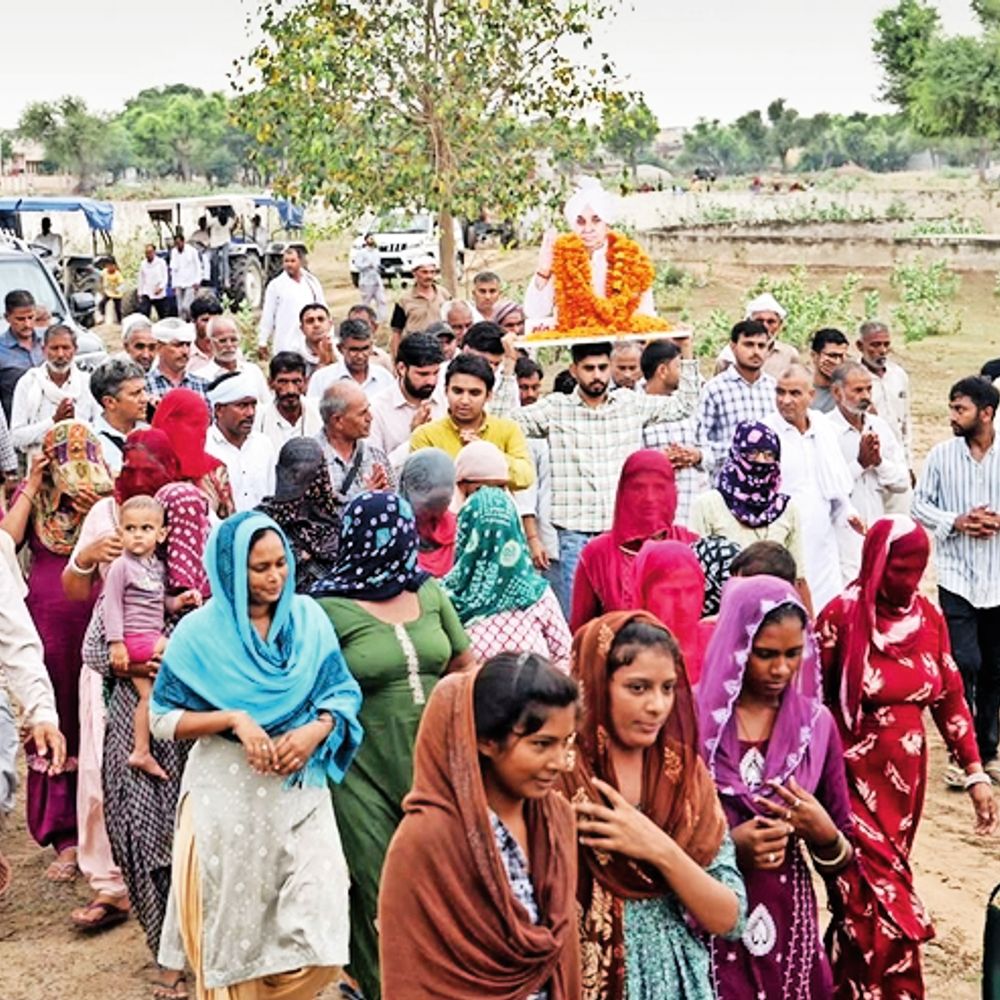 दुमकी गोशाला में 250 क्विं. चारा डलवाया, ग्रामीणों ने रैली निकाली