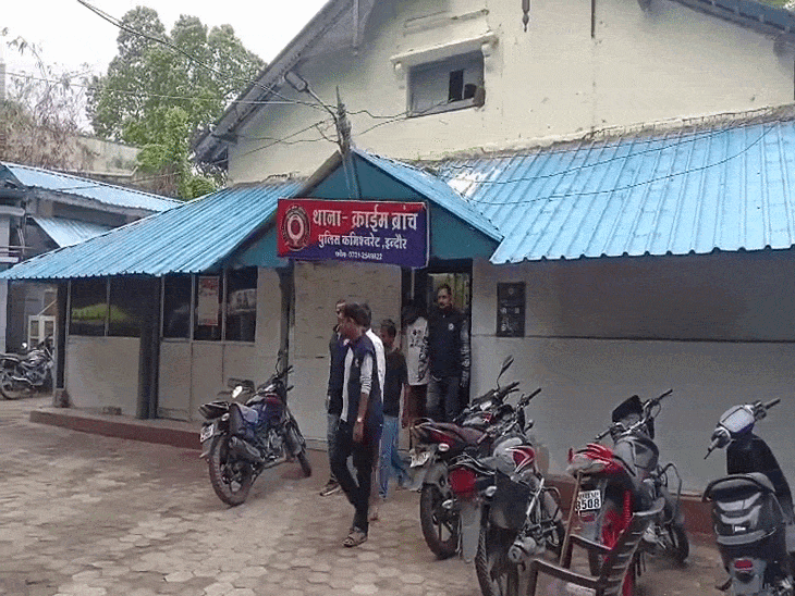
                 फर्जी बैंक खाते उपलब्ध कराने वाले 3 आरोपी गिरफ्तार:शेयर ट्रेडिंग के नाम पर करोड़ों रुपए की साइबर ठगी करने वाले नेटवर्क का हुआ खुलासा 
            