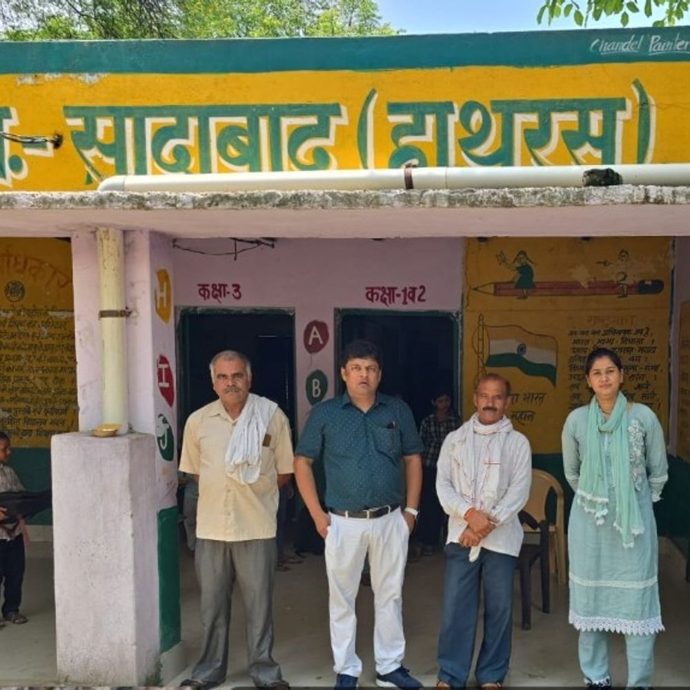 81 स्कूलों के निरीक्षण में खुली लापरवाही:हाथरस में 5 स्कूलों में नहीं बंटा दूध, एक में एमडीएम बंद, दूसरे में भोजन की गुणवत्ता खराब