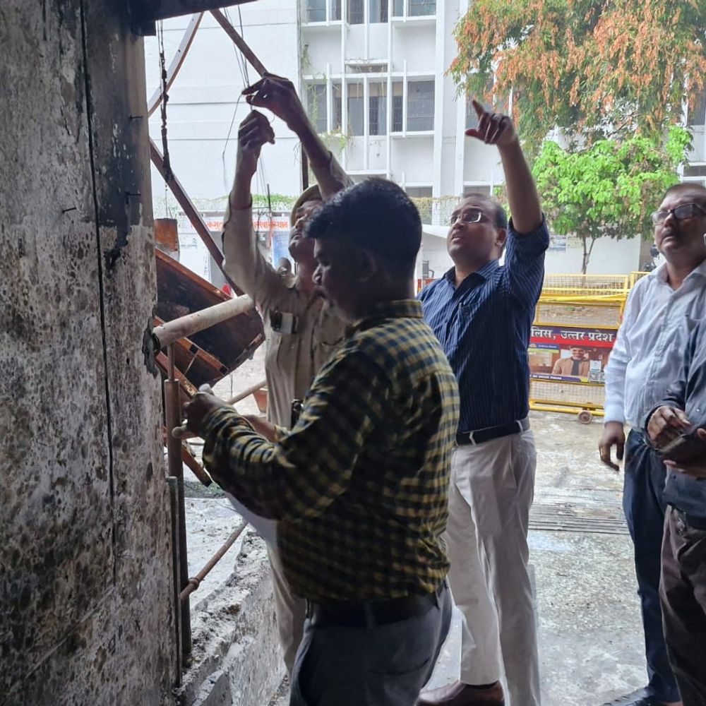 अलीगंज अग्निकांड मामले में इंजीनियरों को बर्खास्त करने की तैयारी:शासन ने LDA वीसी से मांगा सर्विस रिकॉर्ड