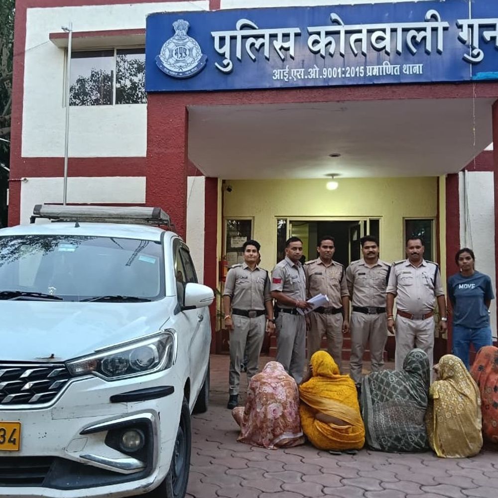 रथयात्रा में महिलाओं के मंगलसूत्र उड़ाने वाला अंतर्राज्यीय गैंग गिरफ्तार:आगरा से लग्जरी कारों में आते थे बदमाश, 20 लाख का माल और दो कारें जब्त