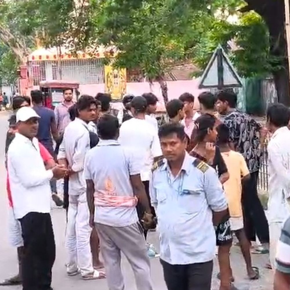 भागलपुर में किशोर से छिनतई की कोशिश:मोबाइल देने से मना करने पर बदमाशों ने पीटा, भीड़ जुटने पर मौके से फरार