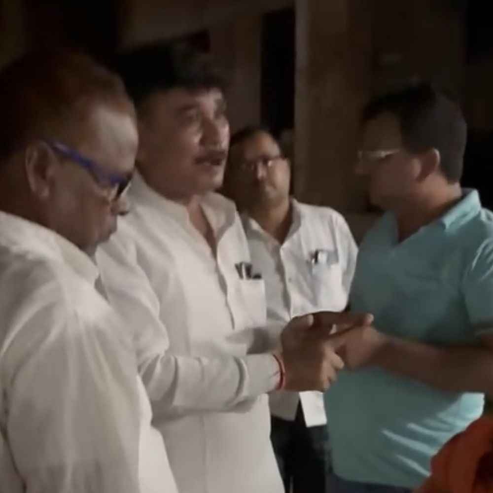 देवरिया में निजी अस्पताल में गर्भस्थ शिशु की मौत:इलाज में लापरवाही का आरोप, परिजनों का हंगामा; जांच में जुटा स्वास्थ्य विभाग