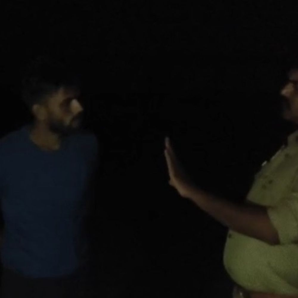 जालौन में युवक ने यमुना नदी में छलांग लगाई:पत्नी से हुआ था विवाद, पुलिस ने बचाई जान