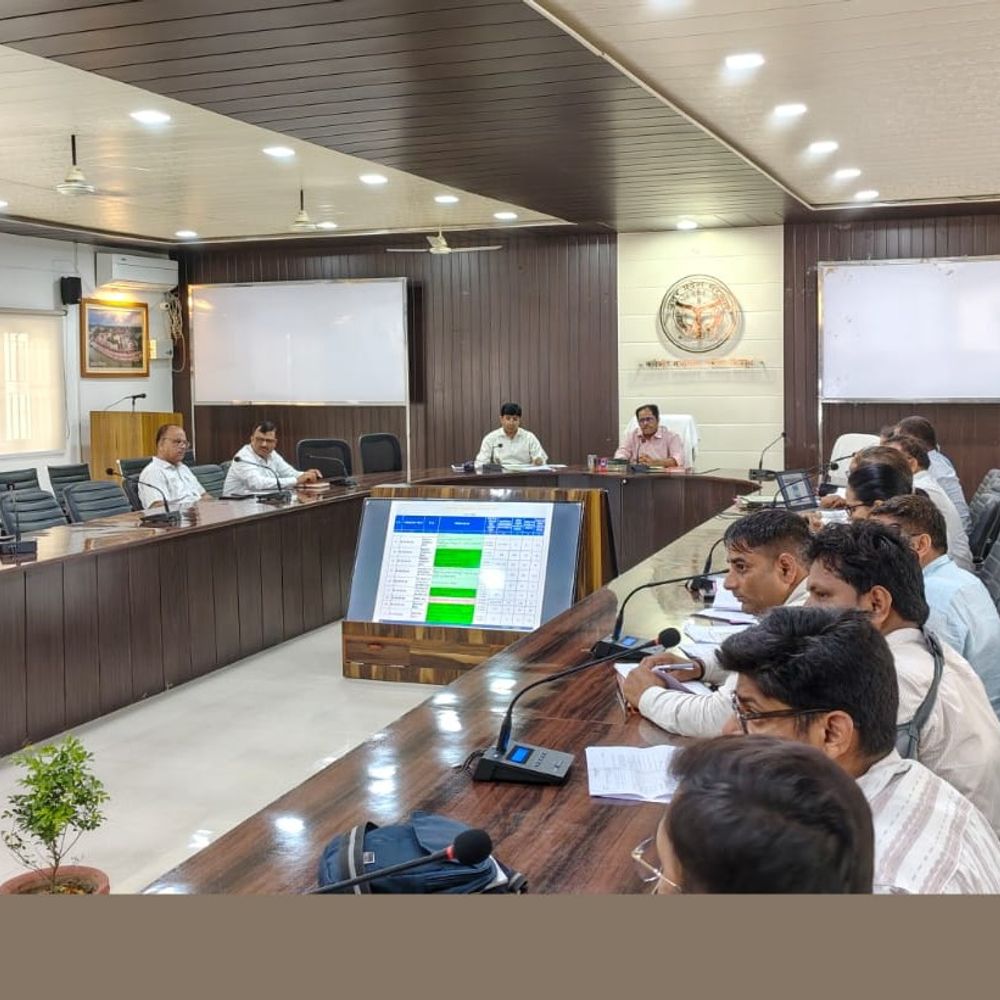 चित्रकूट में निर्माण परियोजना को लेकर डीएम सख्त:50 लाख से अधिक की परियोजनाओं की समीक्षा में देरी और लापरवाही पर कार्रवाई की चेतावनी